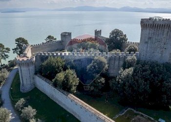 Edificio all\'aperto - Attività Commerciale Via Vittorio Emanuele
35, Castiglione del Lago - foto 10