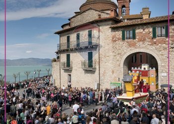 Edificio all\'aperto - Attività Commerciale Via Vittorio Emanuele
35, Castiglione del Lago - foto 14