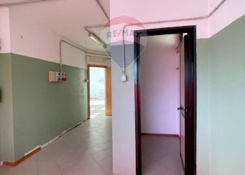 Hall / corridoio - Locale Commerciale Via Umbria
 
179, Perugia - foto 3