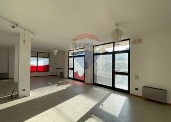 Stanza vuota - Locale Commerciale Via Umbria
 
179, Perugia - foto 4