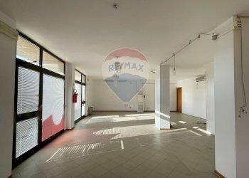 Stanza vuota - Locale Commerciale Via Umbria
 
179, Perugia - foto 8