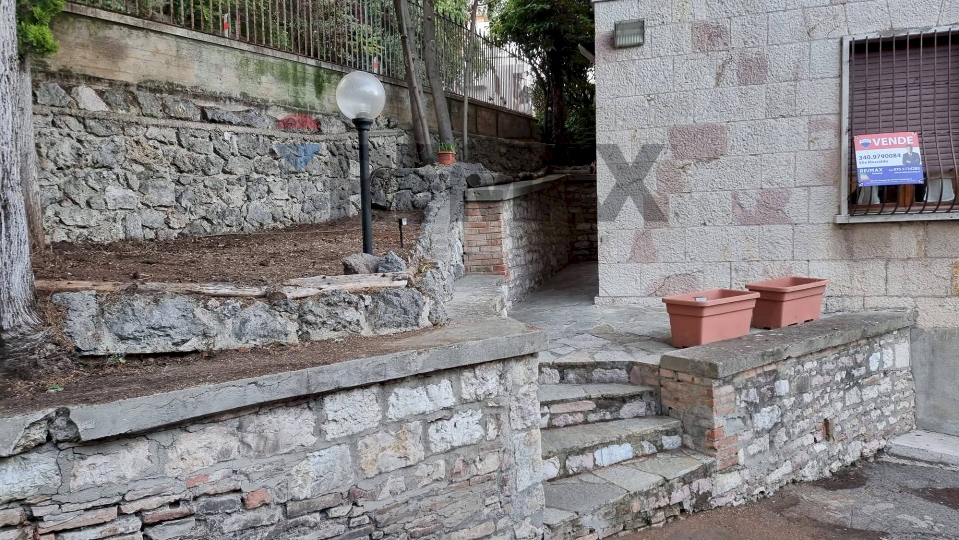 Scale - Quadrilocale Via Fratelli Pellas, Perugia - foto 1