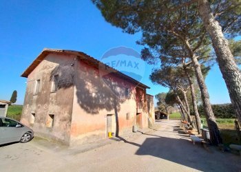 Edificio all\'aperto - Azienda agricola Via Marinaccia
8, Magione - foto 8