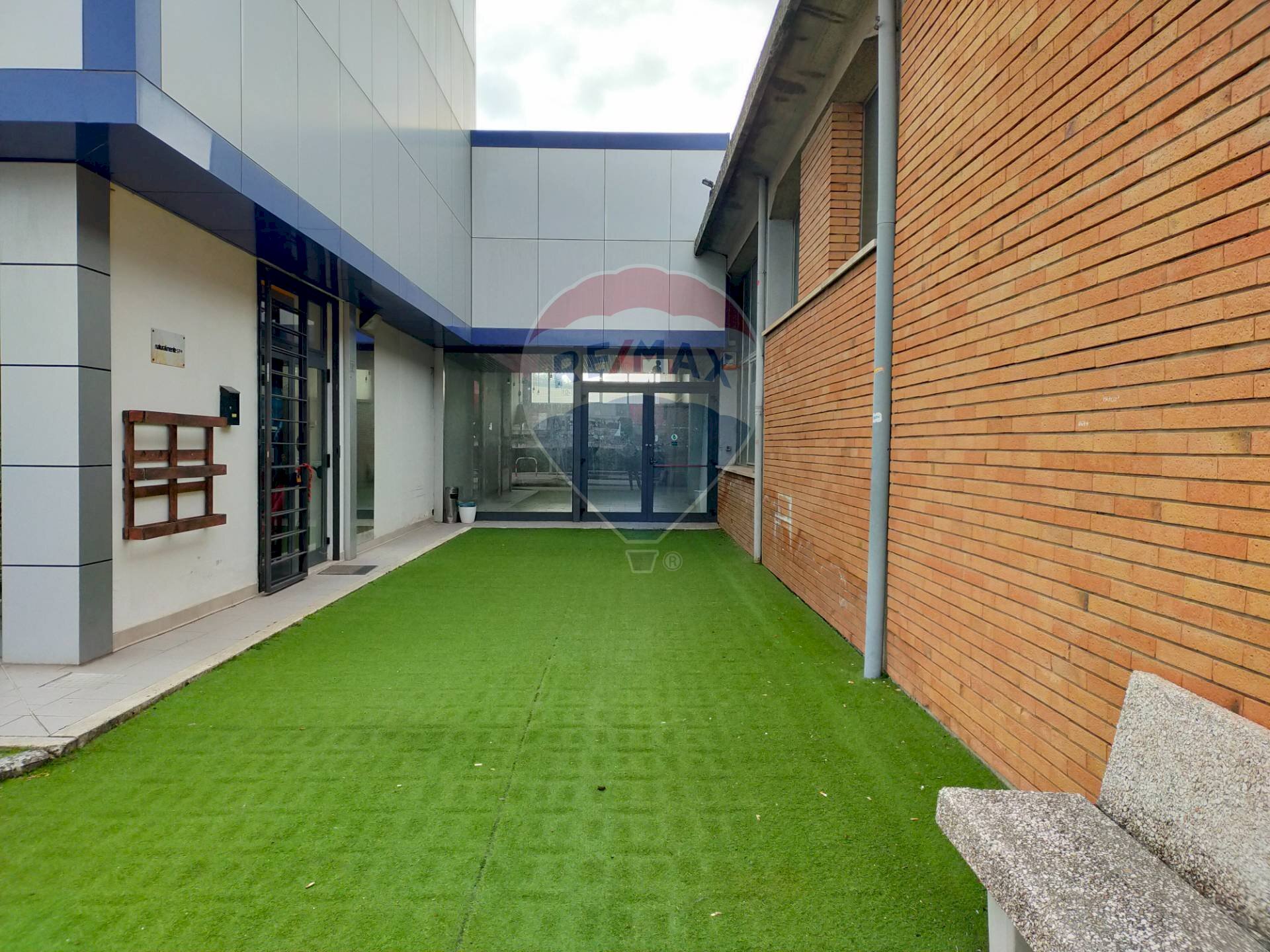 Giardino - Locale Commerciale Via Yuri Gagarin
 
10, Corciano - foto 1