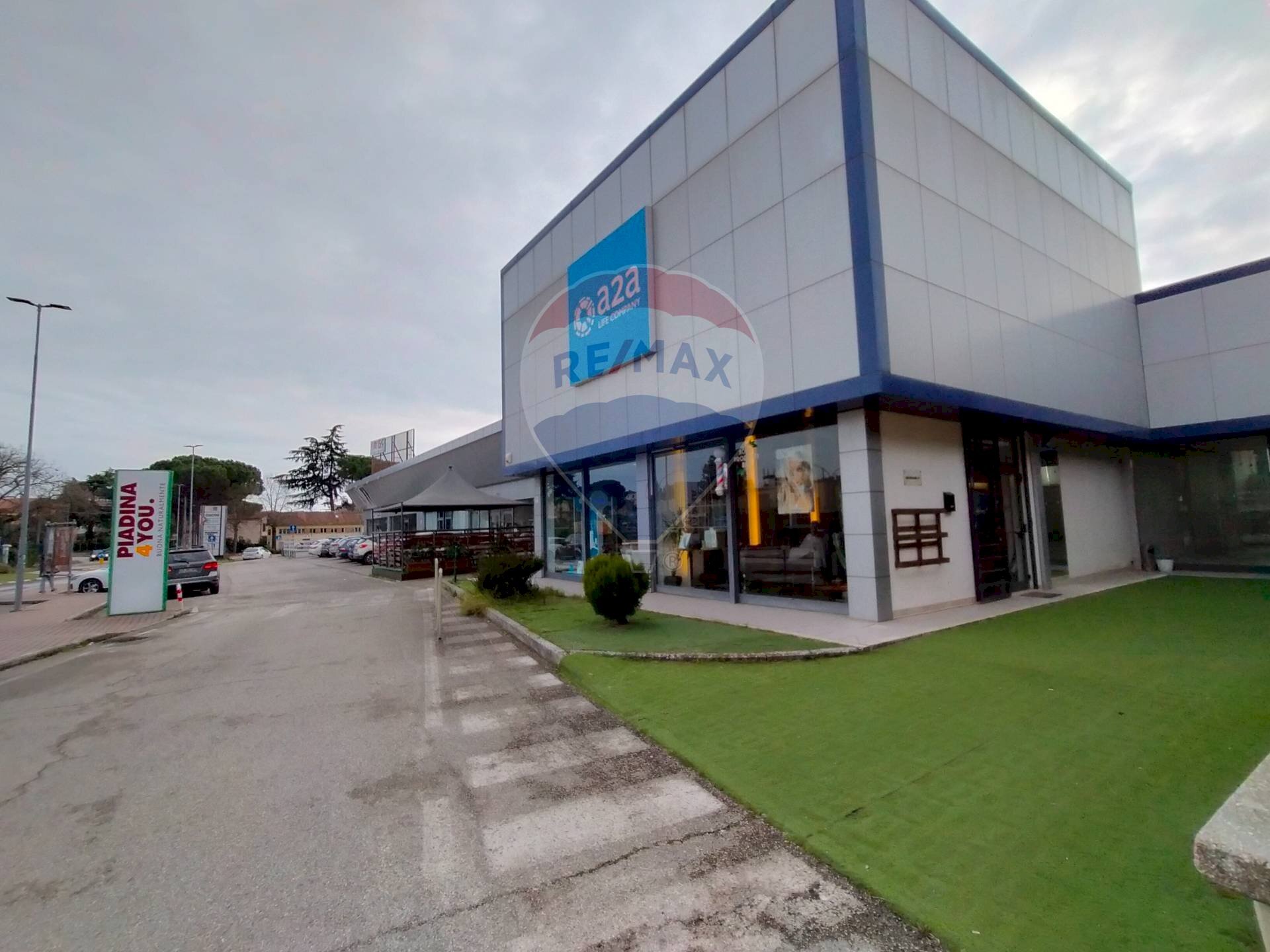 Casa all\'aperto - Locale Commerciale Via Yuri Gagarin
 
10, Corciano - foto 3