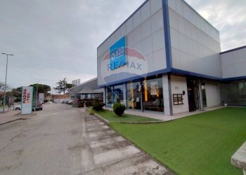 Casa all\'aperto - Locale Commerciale Via Yuri Gagarin
 
10, Corciano - foto 3