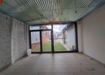 Stanza vuota - Locale Commerciale Via Yuri Gagarin
 
10, Corciano - foto 6