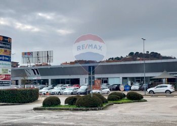 Edificio all\'aperto - Locale Commerciale Via Yuri Gagarin
 
10, Corciano - foto 8