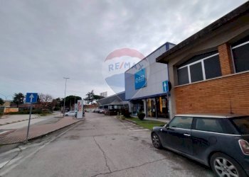 Edificio all\'aperto - Locale Commerciale Via Yuri Gagarin
 
10, Corciano - foto 9