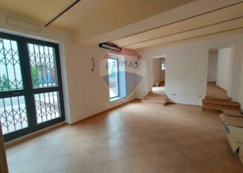 Stanza vuota - Locale Commerciale Via Della Tigre
 
30, Perugia - foto 8