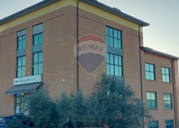 Edificio all\'aperto - Locale Commerciale Via Settevalli Pila
 
925, Perugia - foto 1