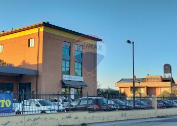 Edificio all\'aperto - Locale Commerciale Via Settevalli Pila
 
925, Perugia - foto 2