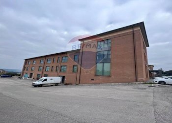 Edificio all\'aperto - Locale Commerciale Via Settevalli Pila
 
925, Perugia - foto 18