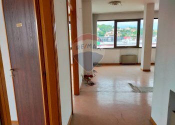 Hall / corridoio - Ufficio Via Giuseppe Minottini
 
9, Perugia - foto 15