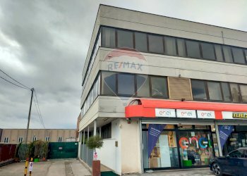 Edificio all\'aperto - Ufficio Via Giuseppe Minottini
 
9, Perugia - foto 25