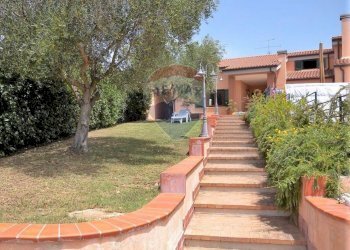 Giardino - Villa a Schiera Via Afrodite
 
15, Pomezia - foto 1