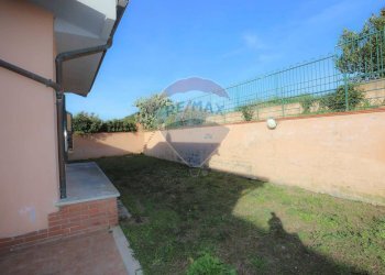 Giardino - Villa a Schiera Via Afrodite
 
15, Pomezia - foto 7