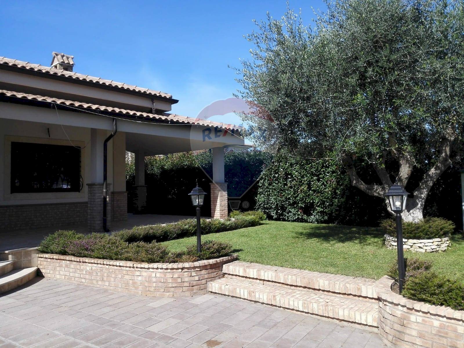 Giardino - Semi-detached house Via Aurora
 
22, Anzio - photo 1