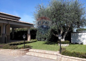 Giardino - Casa semi indipendente Via Aurora
22, Anzio - foto 3