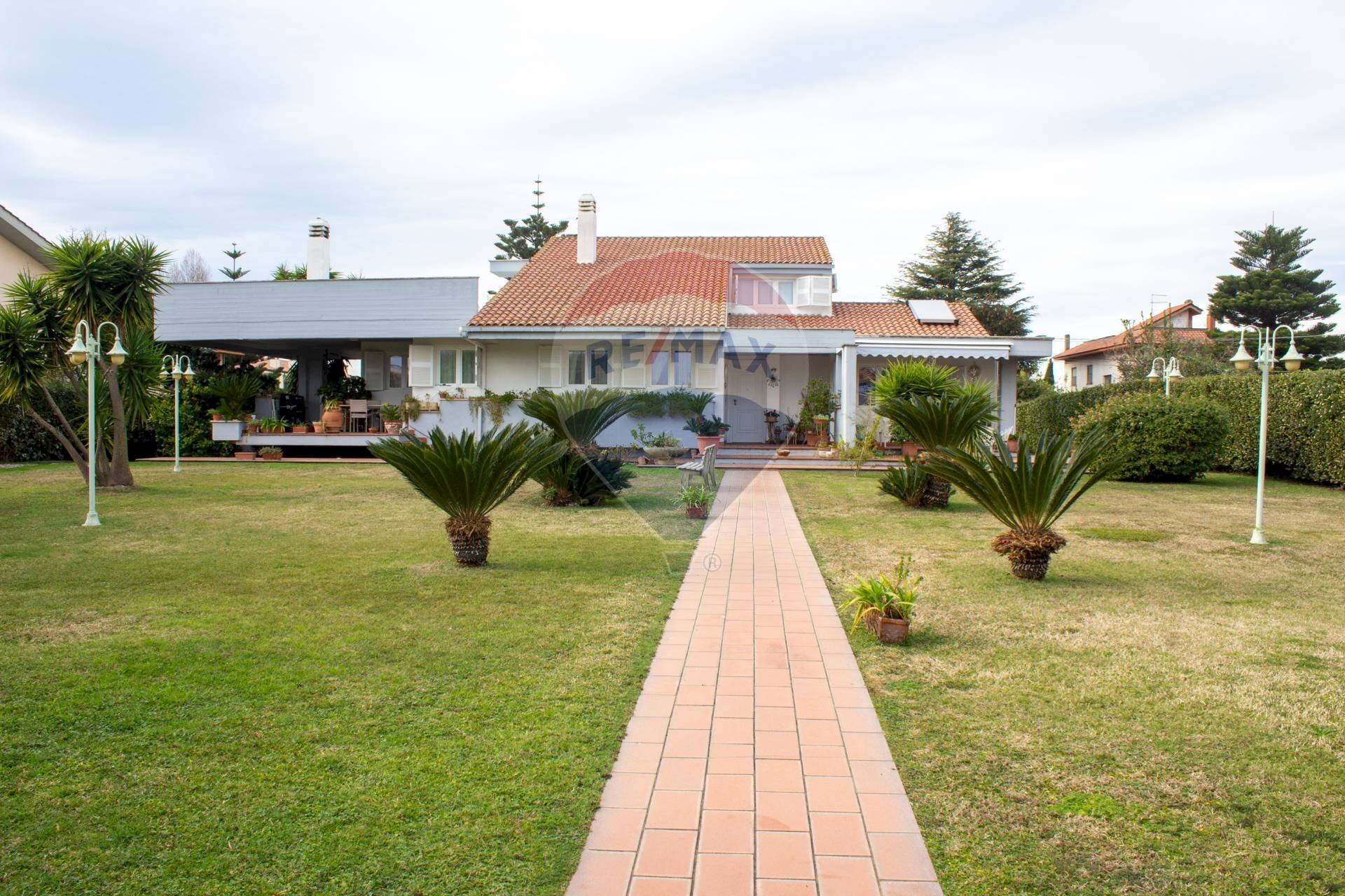 Casa all\'aperto - Villa via Magalotti, Anzio - photo 1