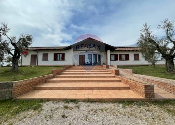 Casa all\'aperto - Villa strada Chiesuola
 
128, Latina - foto 1
