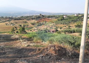 Vista delle montagne - Terreno agricolo Via Giubileo 2000, Motta Sant'Anastasia - foto 31