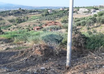 Vista delle montagne - Terreno agricolo Via Giubileo 2000, Motta Sant'Anastasia - foto 32