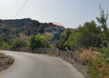 Vista delle montagne - Terreno agricolo SP 73
 
sn, Noto - foto 7