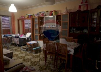 Sala da pranzo - Appartamento VIA GUGLIELMO OBERDAN
 
SN, Fiumefreddo di Sicilia - foto 14