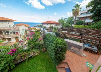 Giardino - Appartamento via litteri
 
240-242, Aci Castello - foto 2