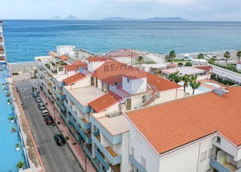 Vista dell\'acqua - Hotel Via Marina
 
66, Brolo - foto 7