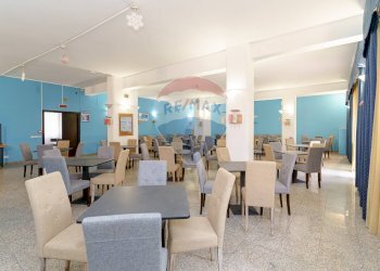 Sala da pranzo - Hotel Via Marina
 
66, Brolo - foto 24