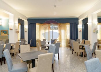 Sala da pranzo - Hotel Via Marina
 
66, Brolo - foto 28