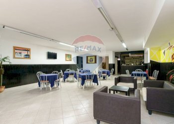Sala da pranzo - Hotel Via Marina
 
66, Brolo - foto 50