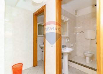 Bagno - Hotel Via Marina
 
66, Brolo - foto 68