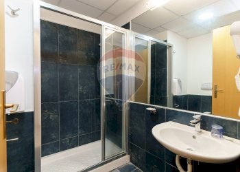 Bagno - Hotel Via Marina
 
66, Brolo - foto 75