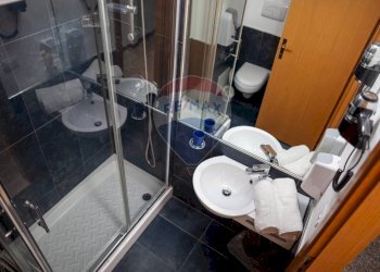 Bagno - Hotel Via Marina
 
66, Brolo - foto 79