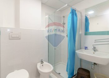 Bagno - Hotel Via Marina
 
66, Brolo - foto 83