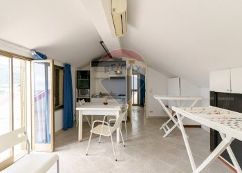 Sala da pranzo - Hotel Via Marina
 
66, Brolo - foto 138