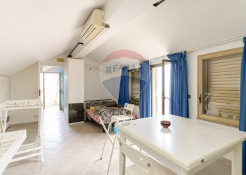 Sala da pranzo - Hotel Via Marina
 
66, Brolo - foto 139