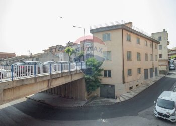 Edificio all\'aperto - Magazzino Via Alessi
 
4-6-8, Caltagirone - foto 10