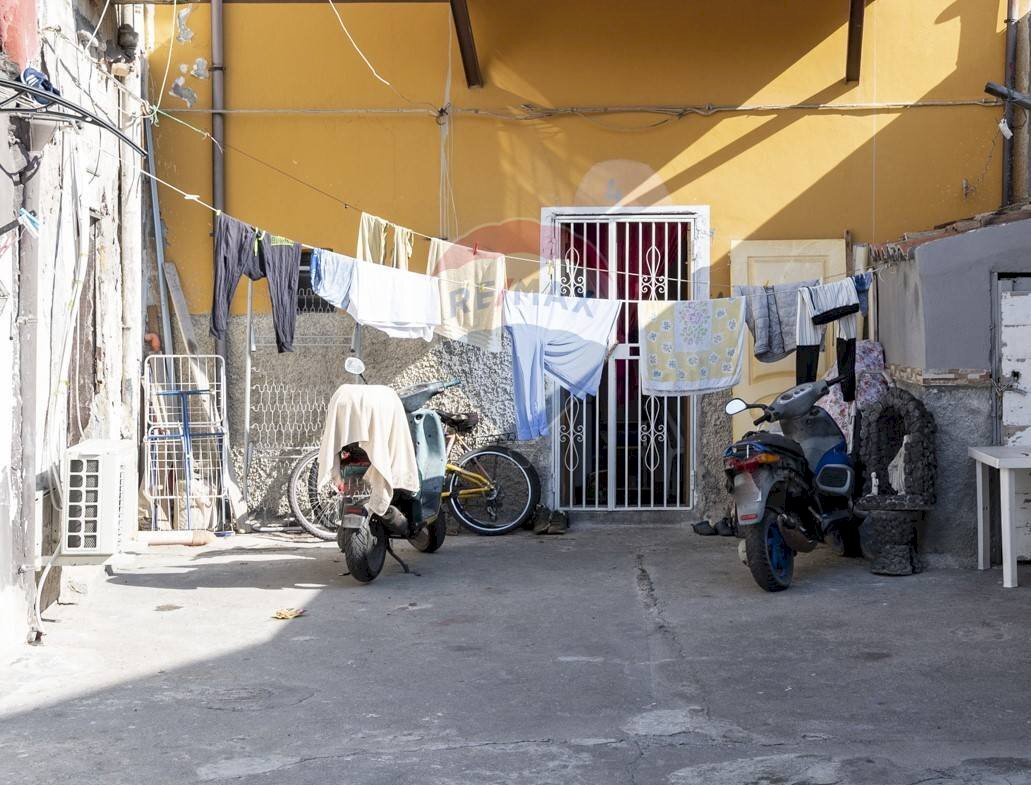 Edificio all\'aperto - Casa indipendente Via di Benedetto
 
13, Catania - foto 3