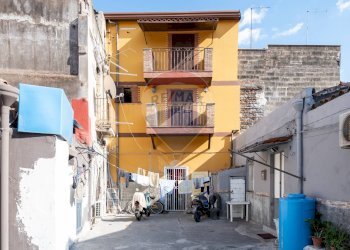 Edificio all\'aperto - Casa indipendente Via di Benedetto
 
13, Catania - foto 2