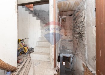 Scale - Casa indipendente Via di Benedetto
 
13, Catania - foto 23