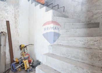 Scale - Casa indipendente Via di Benedetto
 
13, Catania - foto 26