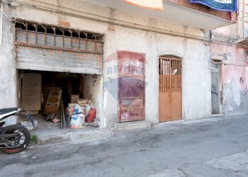 Edificio all\'aperto - Casa indipendente Via di Benedetto
 
13, Catania - foto 35