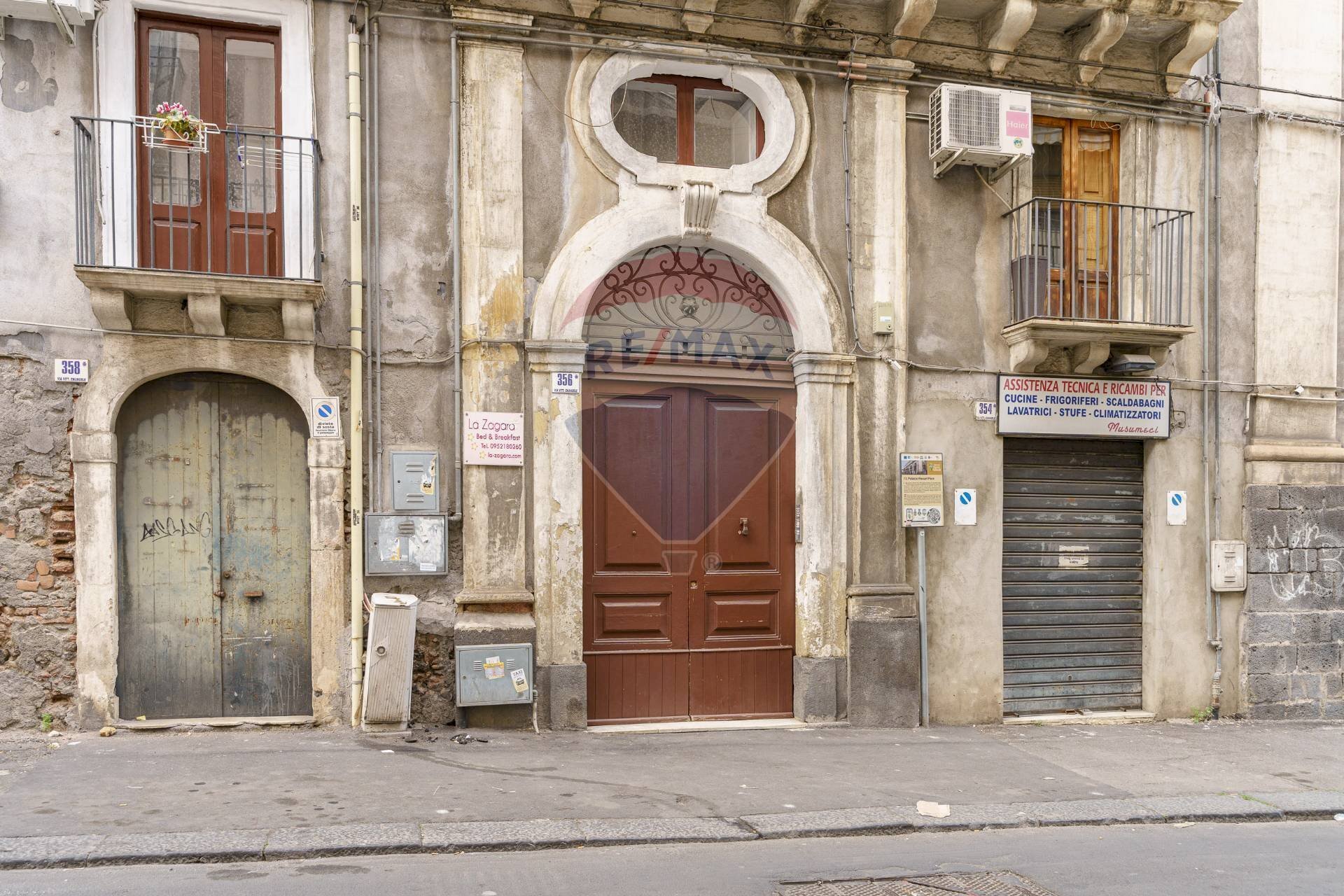 Edificio all\'aperto - Quadrilocale Via Vittorio Emanuele Ii
 
356, Catania - foto 3