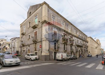 Edificio all\'aperto - Quadrilocale Via Vittorio Emanuele Ii
 
356, Catania - foto 1