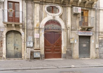 Edificio all\'aperto - Quadrilocale Via Vittorio Emanuele Ii
 
356, Catania - foto 3