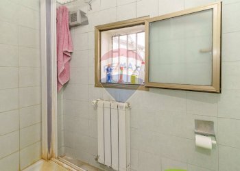 Bagno - Quadrilocale Via Vittorio Emanuele Ii
 
356, Catania - foto 27